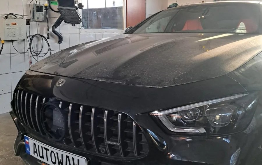 Mercedes-AMG GT63S z tablicą AutoWaw – konwersja i naprawa po kolizji