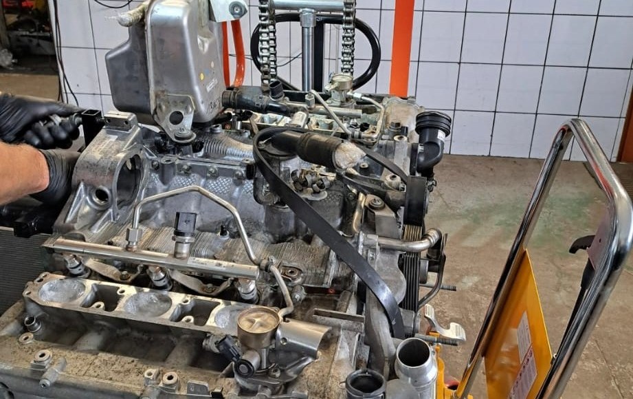 Silnik Porsche GT3 RS 4.0 na stojaku – remont bloku i głowic w AutoWaw